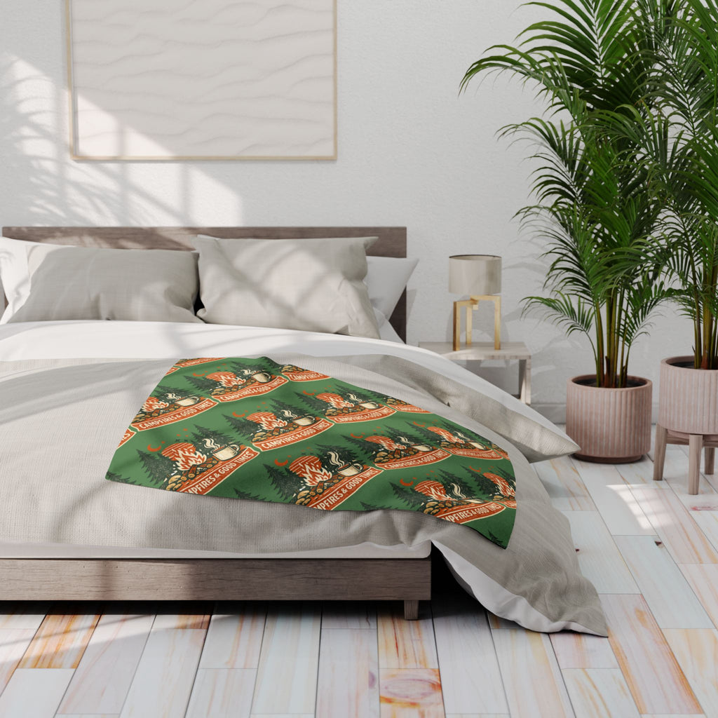 Campfire Cozy Fleece Blanket – 'Campfires & Good Times' Retro Outdoor Throw
