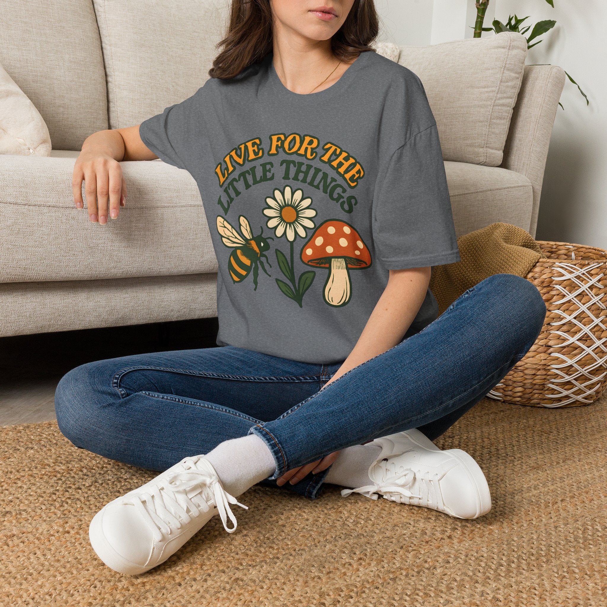 Live For The Little Things Bee & Daisy Vintage T-Shirt