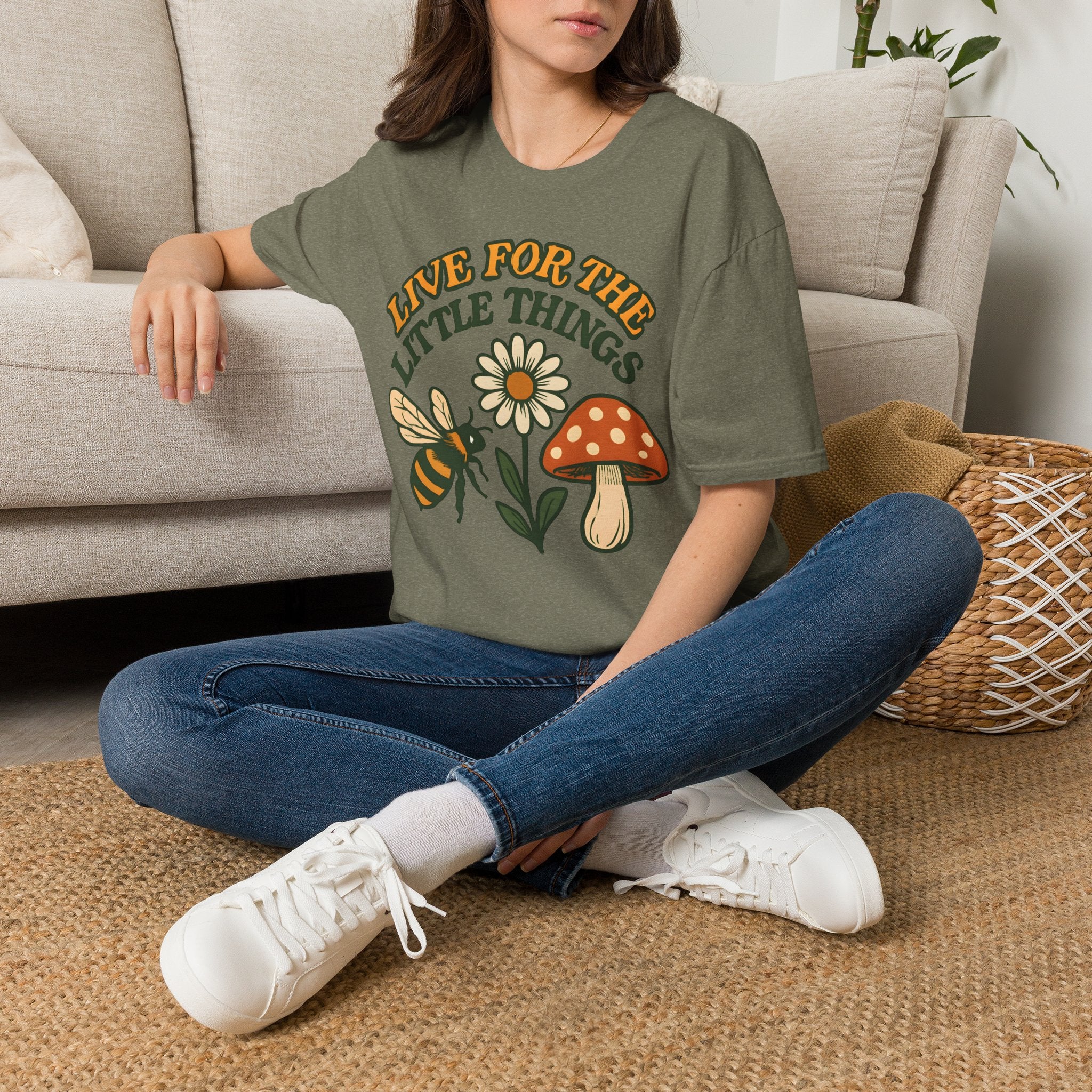 Live For The Little Things Bee & Daisy Vintage T-Shirt