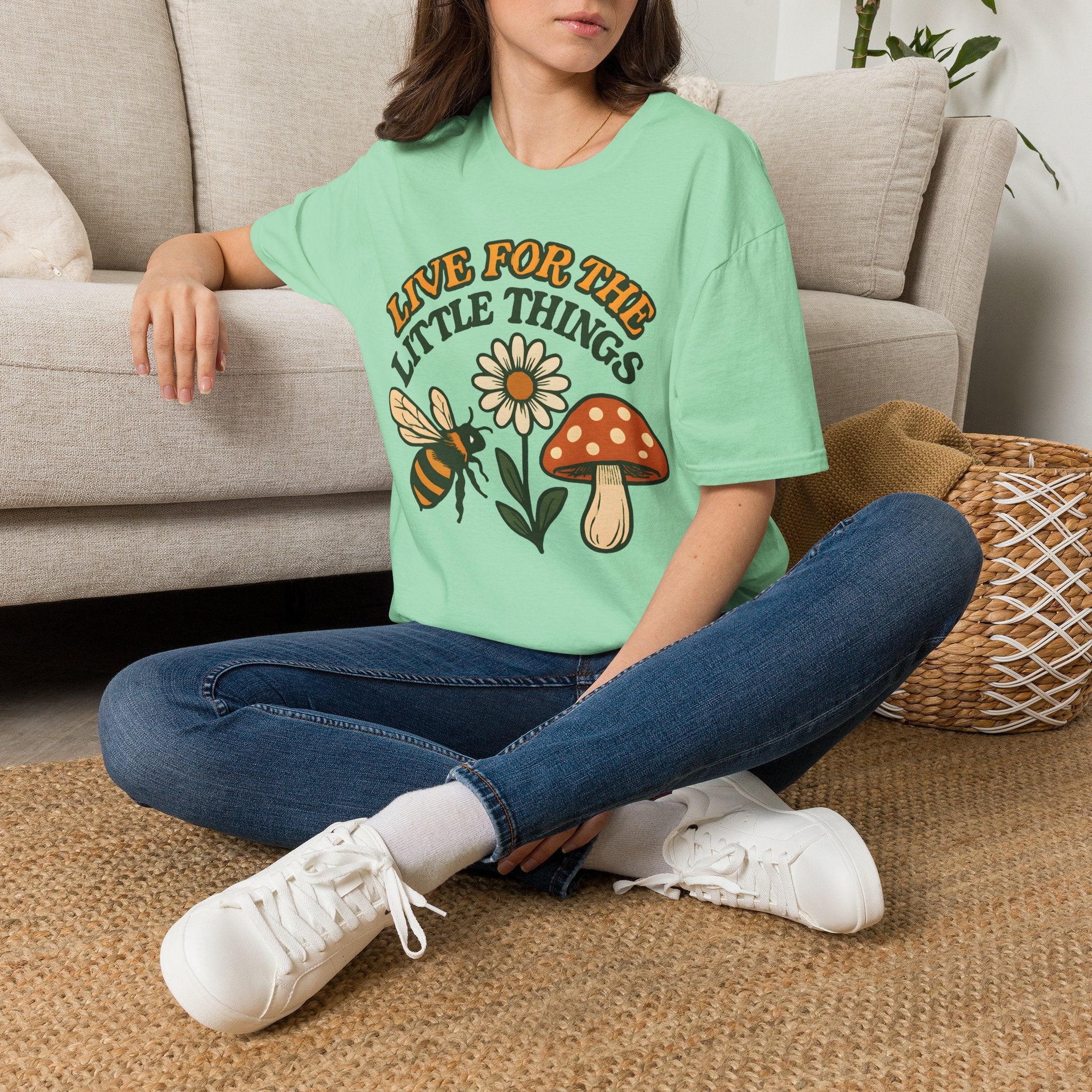 Live For The Little Things Bee & Daisy Vintage T-Shirt