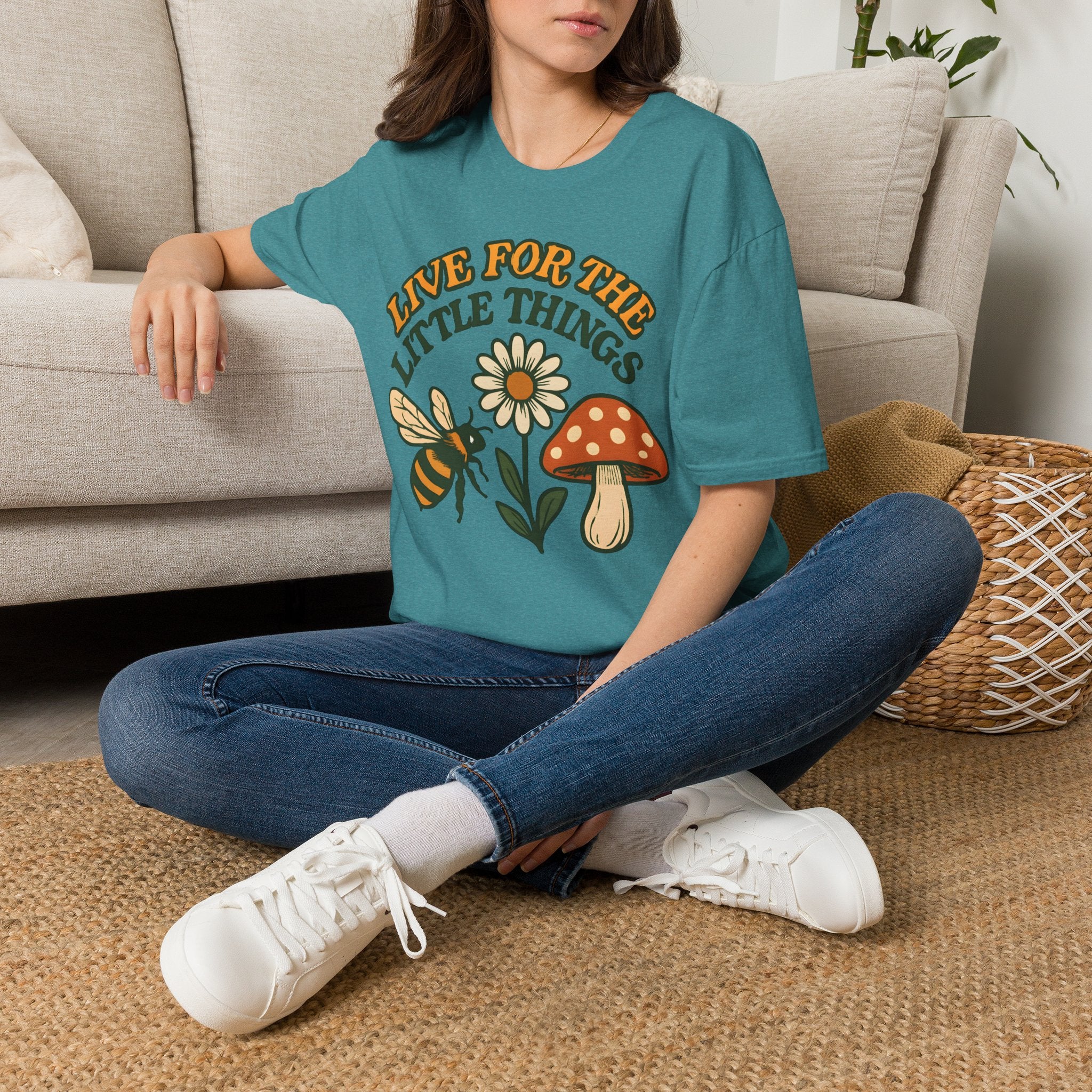 Live For The Little Things Bee & Daisy Vintage T-Shirt